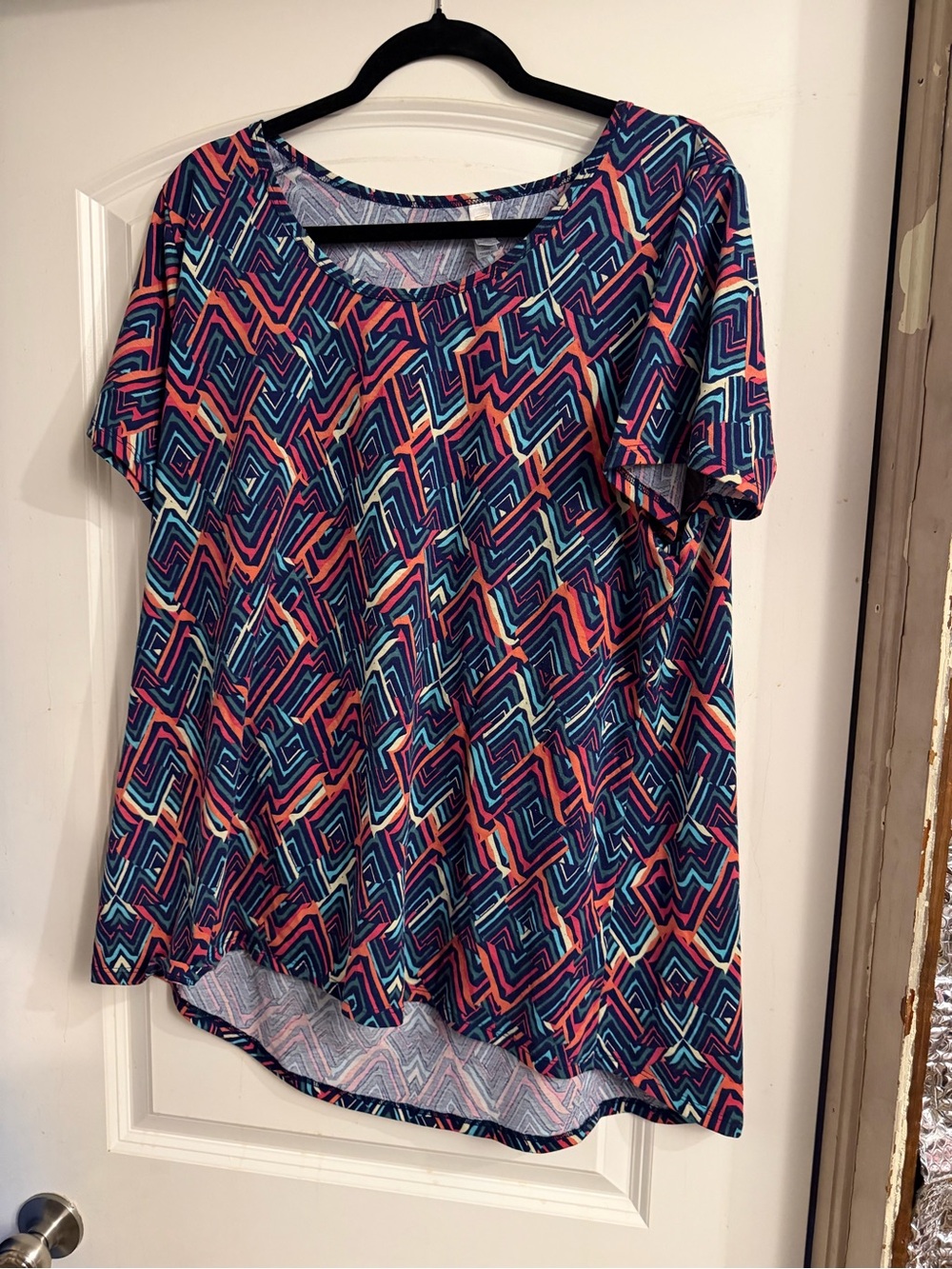 LuLaRoe Short Sleeve Geometric Tee in Navy, Coral & Teal